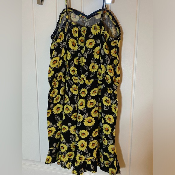 Girl’s Shorts Romper Sunflower - Picture 3 of 4